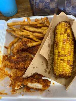 Louie's Hot Chicken And Barbecue