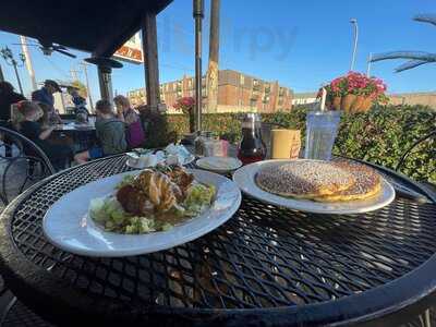 Russell's Marina Grill