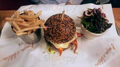 Burger & Lobster