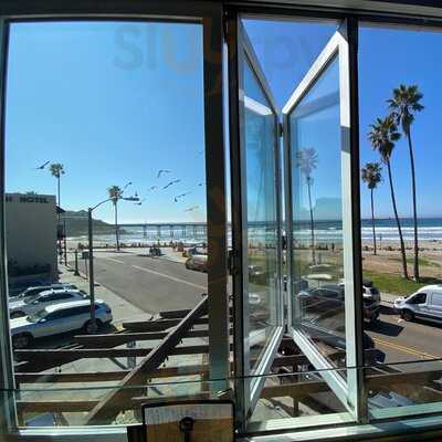 Wonderland Ocean Pub