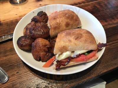 Monument Restaurant And Tavern