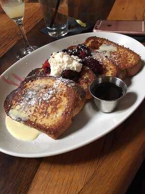 Monument Restaurant And Tavern