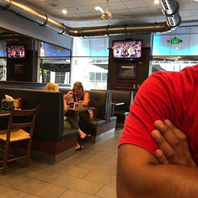 Harbor East Delicatessen And Pizzeria