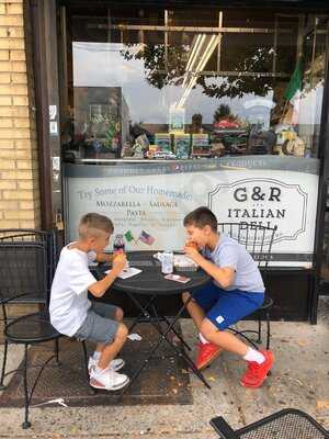 G And R Deli