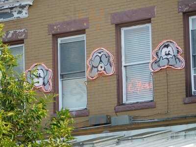 3 Monkeys Bar & Grill