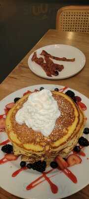 Biscayne Tavern And Grill