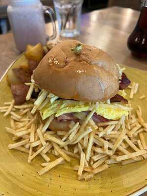 Biscayne Tavern And Grill