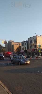 Cross Bronx Pizzeria