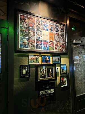 Manning's Sports Bar And Grill