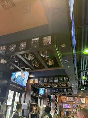 Manning's Sports Bar And Grill