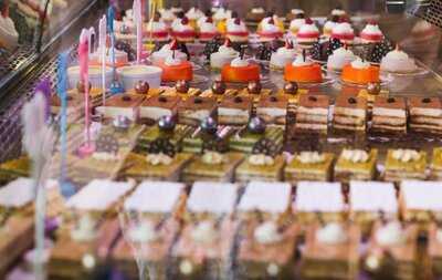 Baklovah Bakery & Sweets