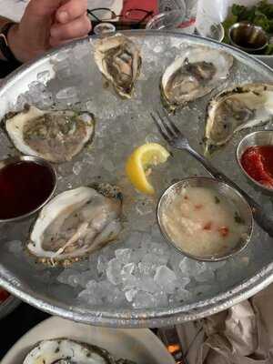 On The Bend Oyster Bar & Lounge