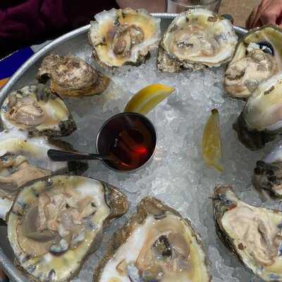 On The Bend Oyster Bar & Lounge