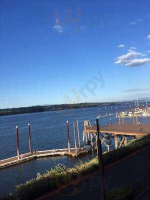 Jantzen Beach Bar And Grill