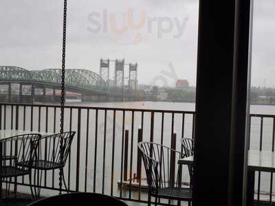 Jantzen Beach Bar And Grill