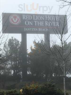 Jantzen Beach Bar And Grill