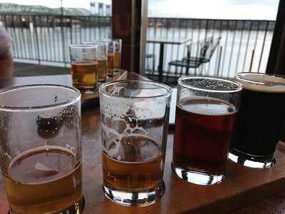 Jantzen Beach Bar And Grill