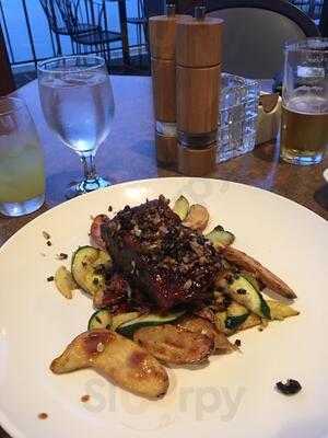 Jantzen Beach Bar And Grill