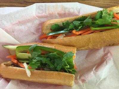 Le's Sandwiches & Cafe