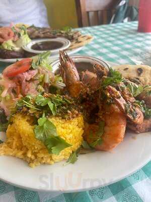 La Macarena Pupuseria & Latin Cafe