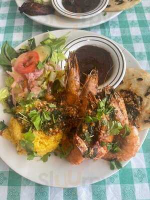 La Macarena Pupuseria & Latin Cafe