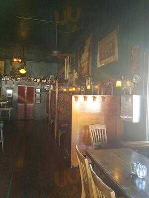 Gino's Restaurant & Bar