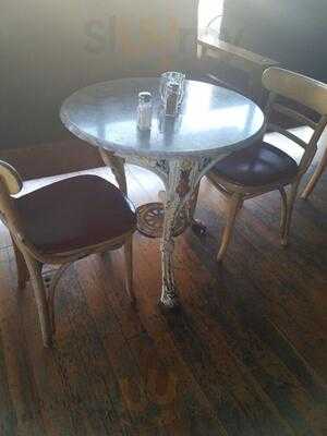 Gino's Restaurant & Bar