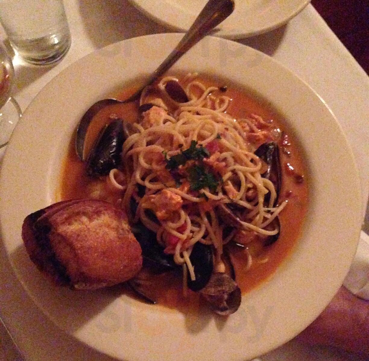 Gino's Restaurant & Bar