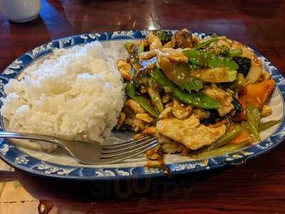 Chopstix Gormet Asian And Sushi Bar