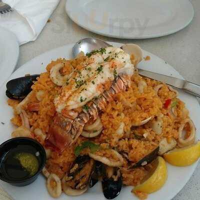 Tradewinds Bar & Grill