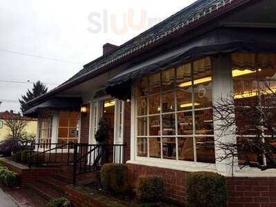 Helen Bernhard Bakery