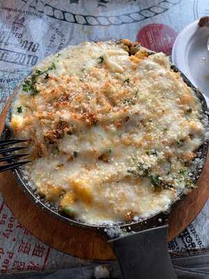 World Famous House Of Mac