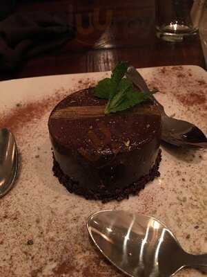 Nora Restaurant & Bar