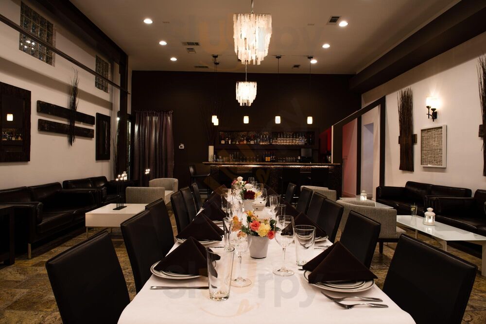 Nora Restaurant & Bar