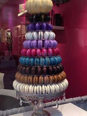 Le Macaron French Pastries