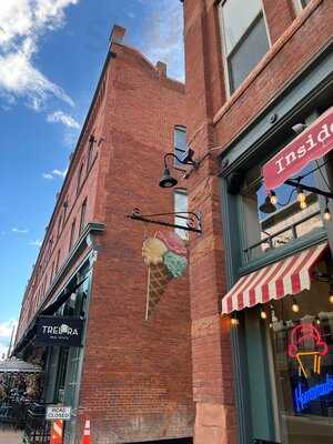 Inside Scoop Creamery