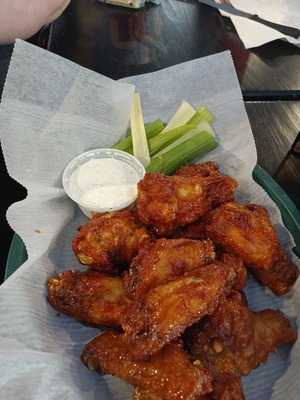 Rochester Inn & Hardwood Grll