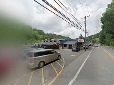 Rochester Inn & Hardwood Grll