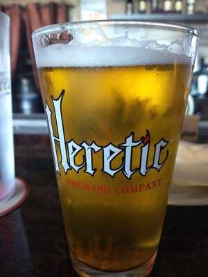 19 Handles Pub & Grill