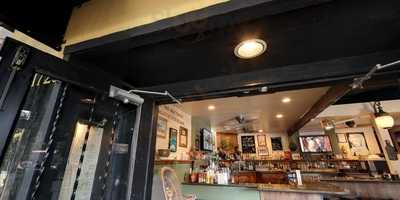 Easy On I - Bar And Grill