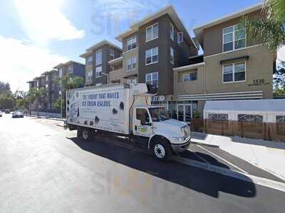 Tassos Restaurant & Bar