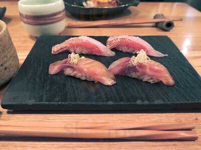 Akikos Restaurant & Sushi Bar