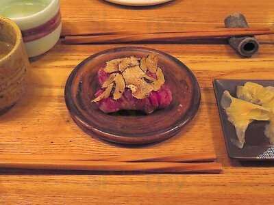 Akikos Restaurant & Sushi Bar