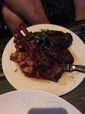 Divan Restaurant & Bar