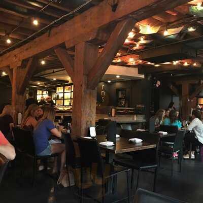 Rock-n-sake Bar & Sushi