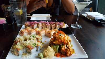 Rock-n-sake Bar & Sushi