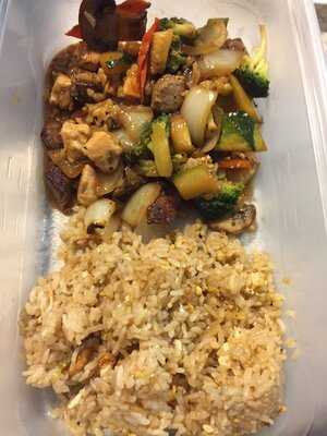 Tomo Japanese Steak House & Sushi