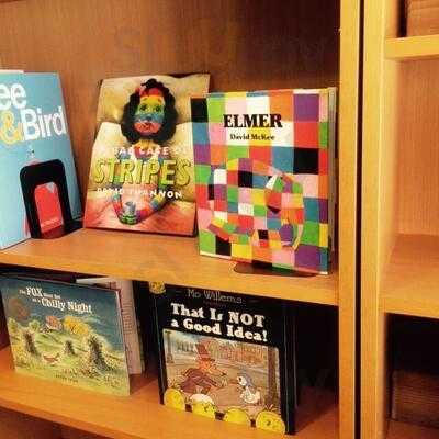 Red Canoe Cafe And Bookstore