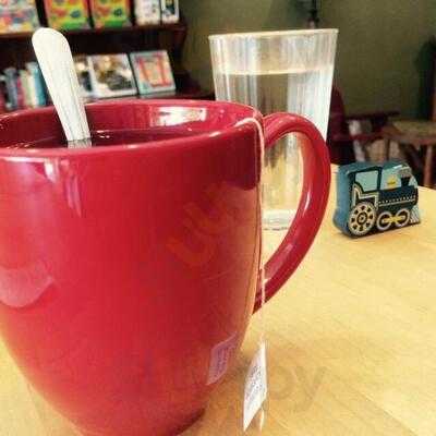 Red Canoe Cafe And Bookstore