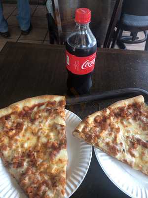 Nona's Pizza